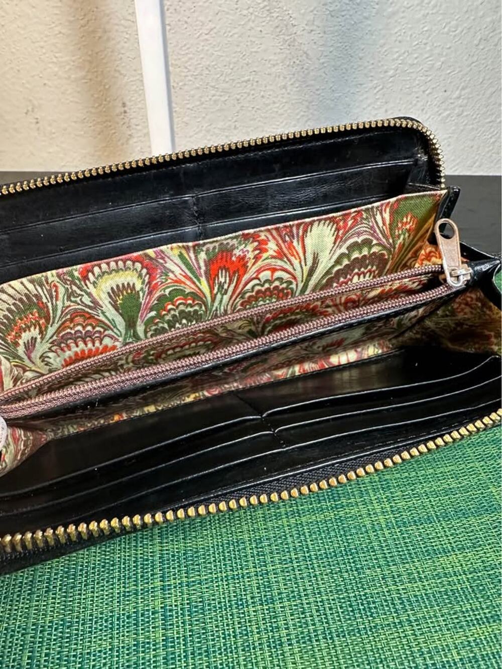 Dooney & Bourke Vintage Black Leather Zip Around Clutch Wallet – Paisley Lining